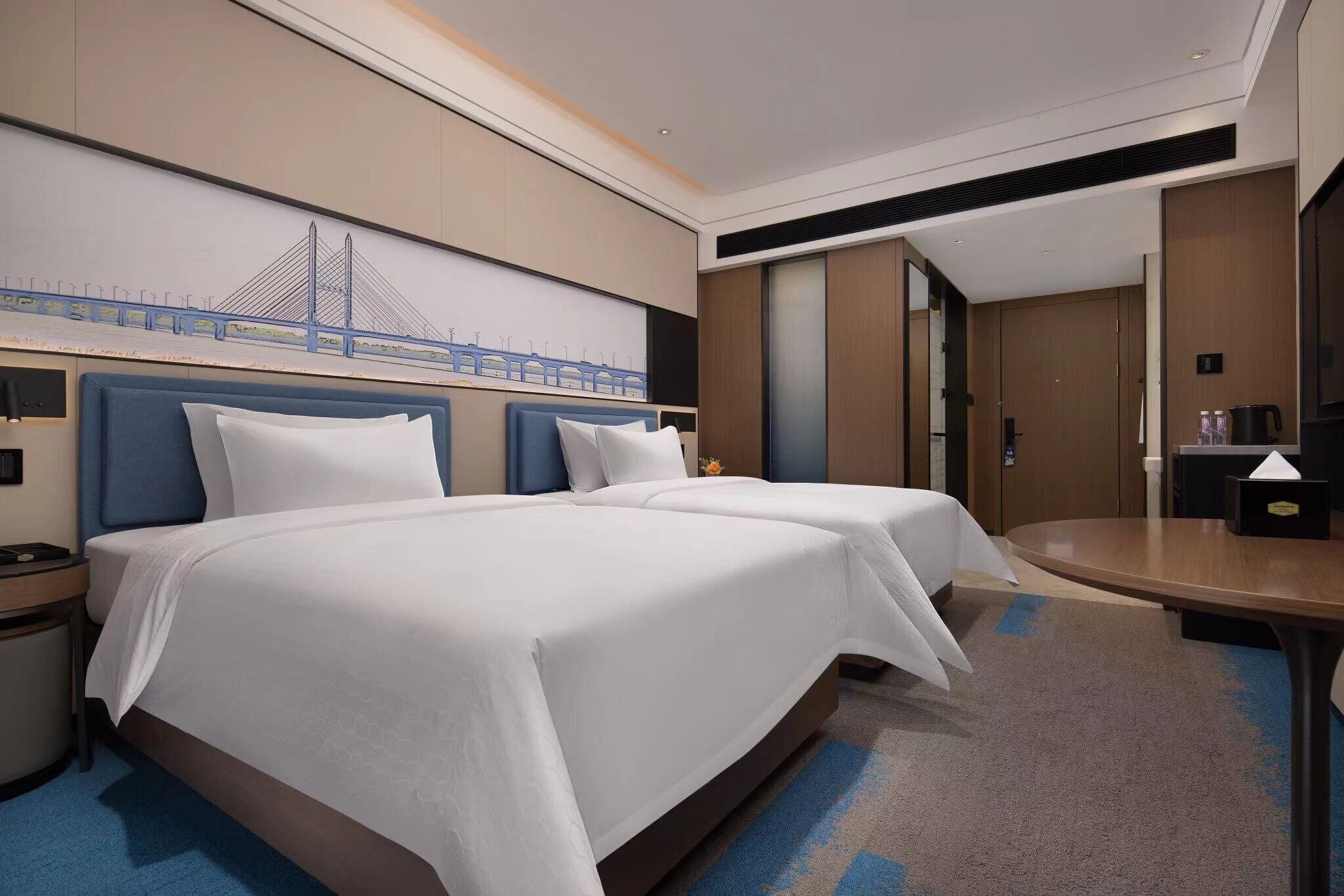 Basic Double Room | Desk, iron/ironing board