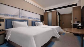 Basic Double Room | Desk, iron/ironing board