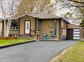 Exterior - Enjoyable 1-bedroom house with AC in Richmond Hill (Richmond Hill)