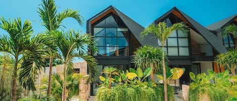 Standardvilla - balkon - udsigt til pool | Udendørsområde
