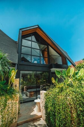 Villa Standard, balcon, vue piscine | Extérieur