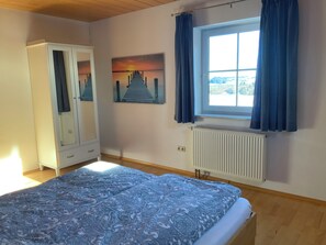 2 bedrooms, iron/ironing board, WiFi, bed sheets
