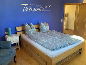2 chambres, fer et planche à repasser, Wi-Fi, draps fournis