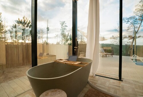 Sol: Hilltop Mirror Cabin + Pool + Sunset Views