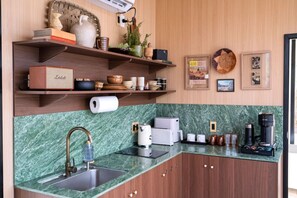 Private kitchen - Mist:Mirror cabin, VIEW, pool, grill, fire pit (Coldspring)