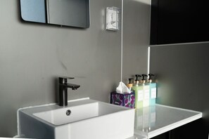 Ducha, secador de pelo, bidet