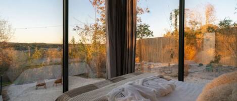 Iron/ironing board, travel cot, WiFi, bed sheets