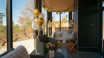 Iron/ironing board, travel crib, WiFi, bed sheets