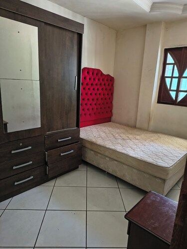 Comfortable ground-floor apartment facing the street, 10 minutes from the beautiful Itaparica beach.