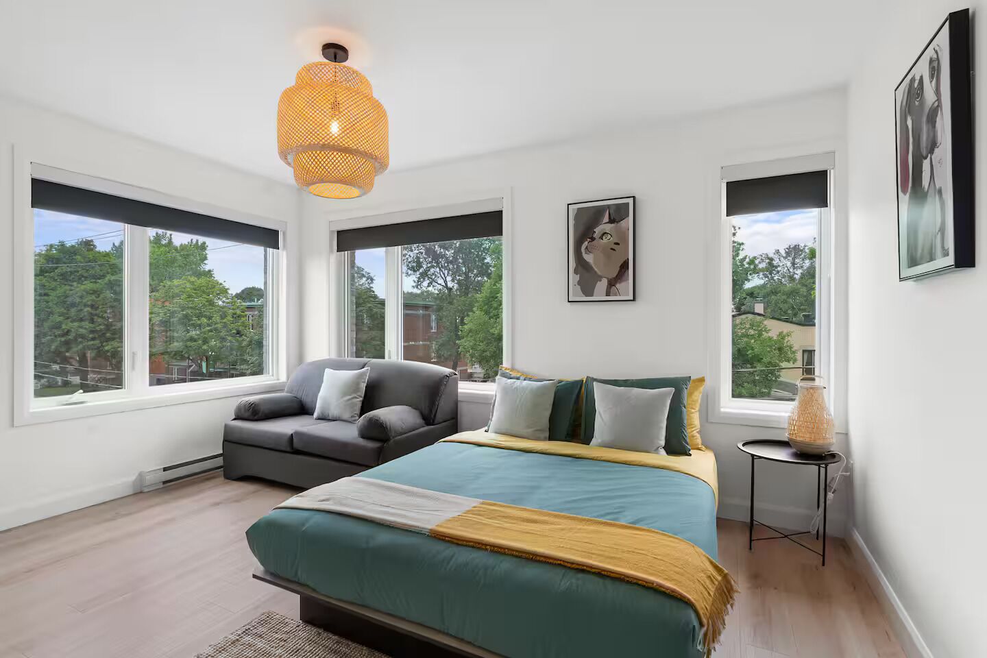 3 quartos, ferros/tábuas de passar roupa, berço de viagem