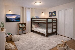 Iron/ironing board, WiFi, bed sheets - Cozy 3-bedroom house in lovely Rochester with AC and charm (Rochester)