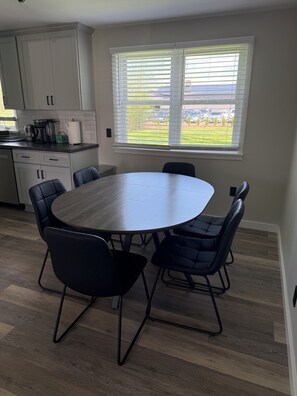 Dining - Cozy 3-bedroom house in lovely Rochester with AC and charm (Rochester)