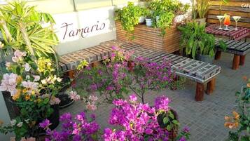 Tempat makan outdoor