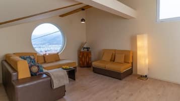 Apartment, Balcony, City View | Living area