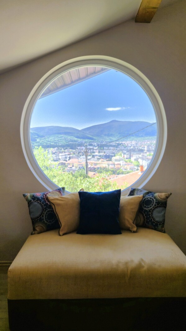 Apartment, Balcony, City View | Living area