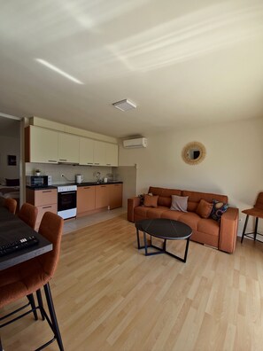 Apartment, City View | Living area