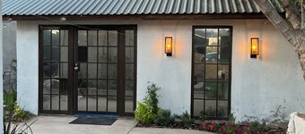 Beautiful, New,Clean,Luxurious Guest House in Great, safe location near consulate