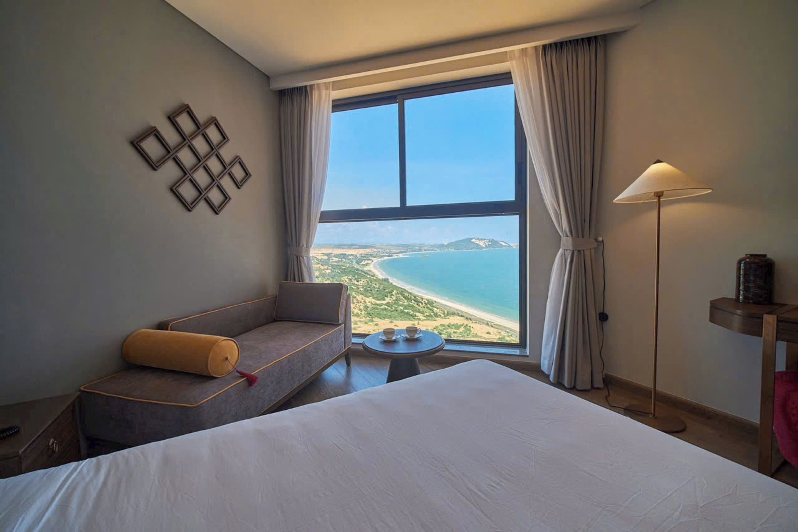 Deluxe Room, Sea View | Desk, laptop workspace, free WiFi