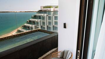 Suite – premier, privat basseng, sjøutsikt | Utsikt mot strand/hav