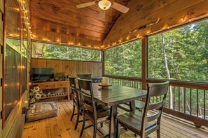 Outdoor dining - NEW! Connosha Cottage Cabin Getaway w/ Hot Tub in Resort (Ellijay)