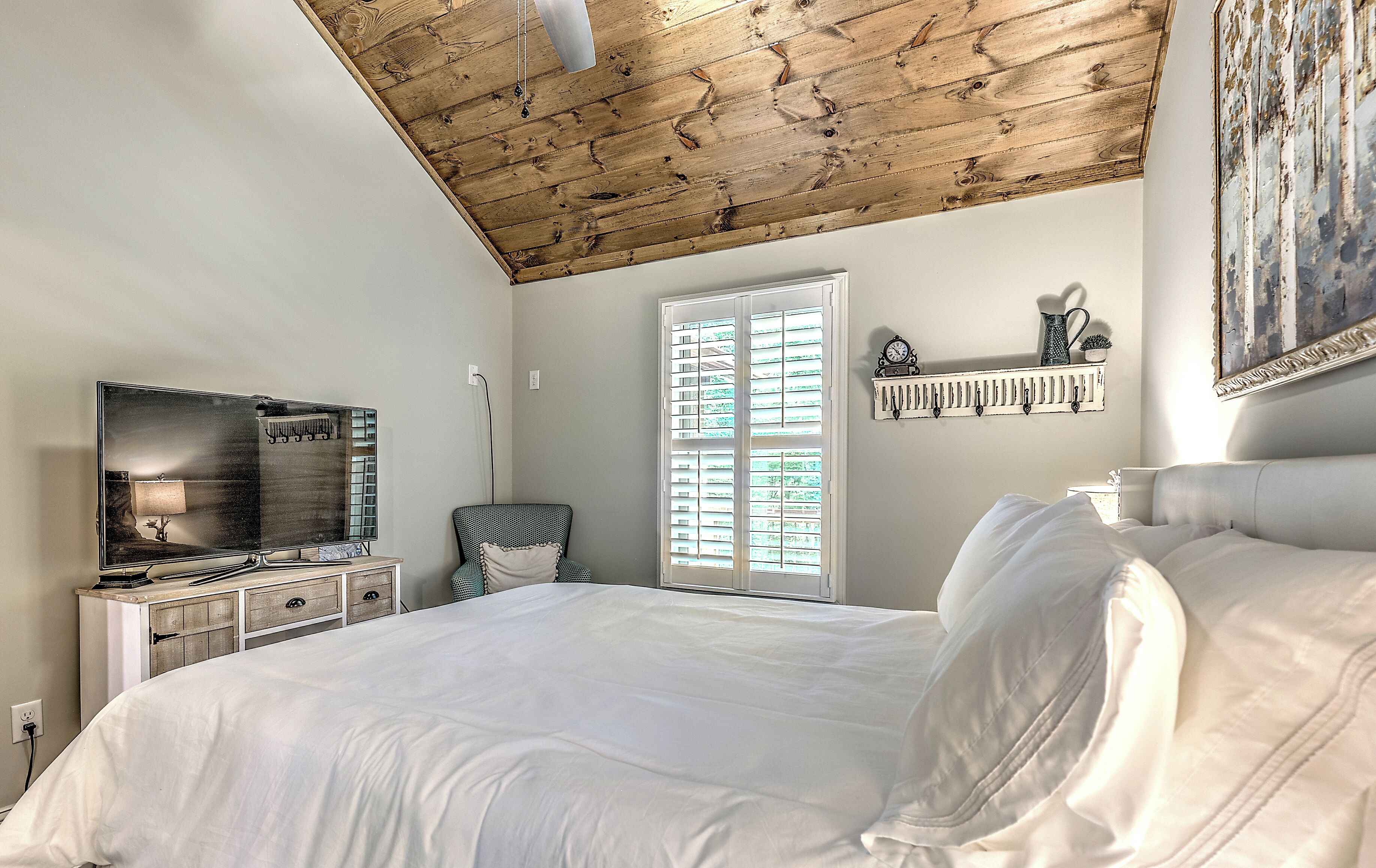 2 bedrooms, desk, iron/ironing board, free WiFi