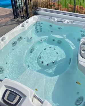Outdoor spa tub - Couples Countryside Retreat with hot tub and nearby wineries (Pelham)