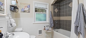 Downtow 3-bedroom bungalow duplex in Lebanon perfect for relaxing getaways