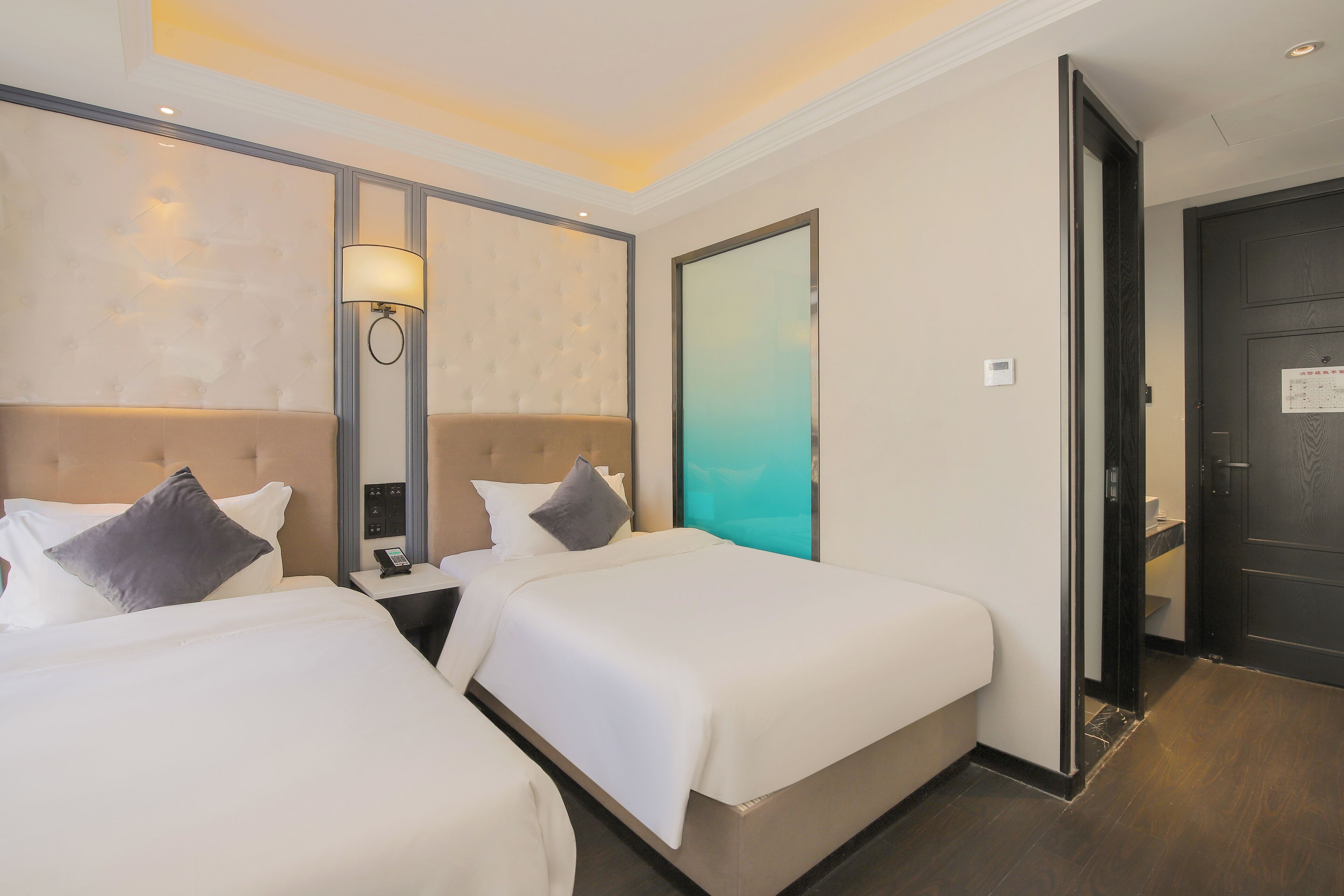 Quarto duplo superluxo | Cortinas blackout, quartos à prova de som, Wi-Fi de cortesia