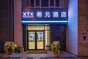 Exterior detail - xiyuanjiudian  (Beijing)