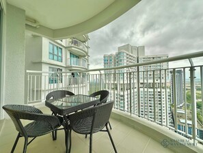 Outdoor dining - Teega Residence by Stayrene  (Iskandar Puteri)