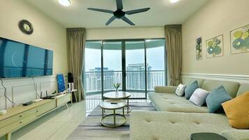 Deluxe Apartment, 4 Bedrooms, Balcony, Sea View | Living area