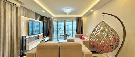 Superior Apartment, 4 Bedrooms, Balcony, Sea View | Living area