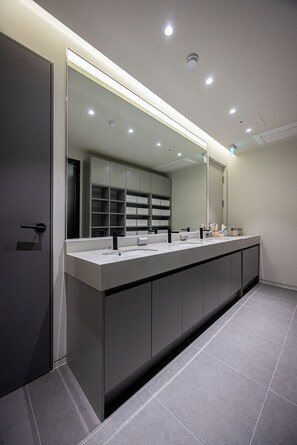 Shared Dormitory, Men only, Non Smoking | Desk, laptop workspace, free WiFi, bed sheets