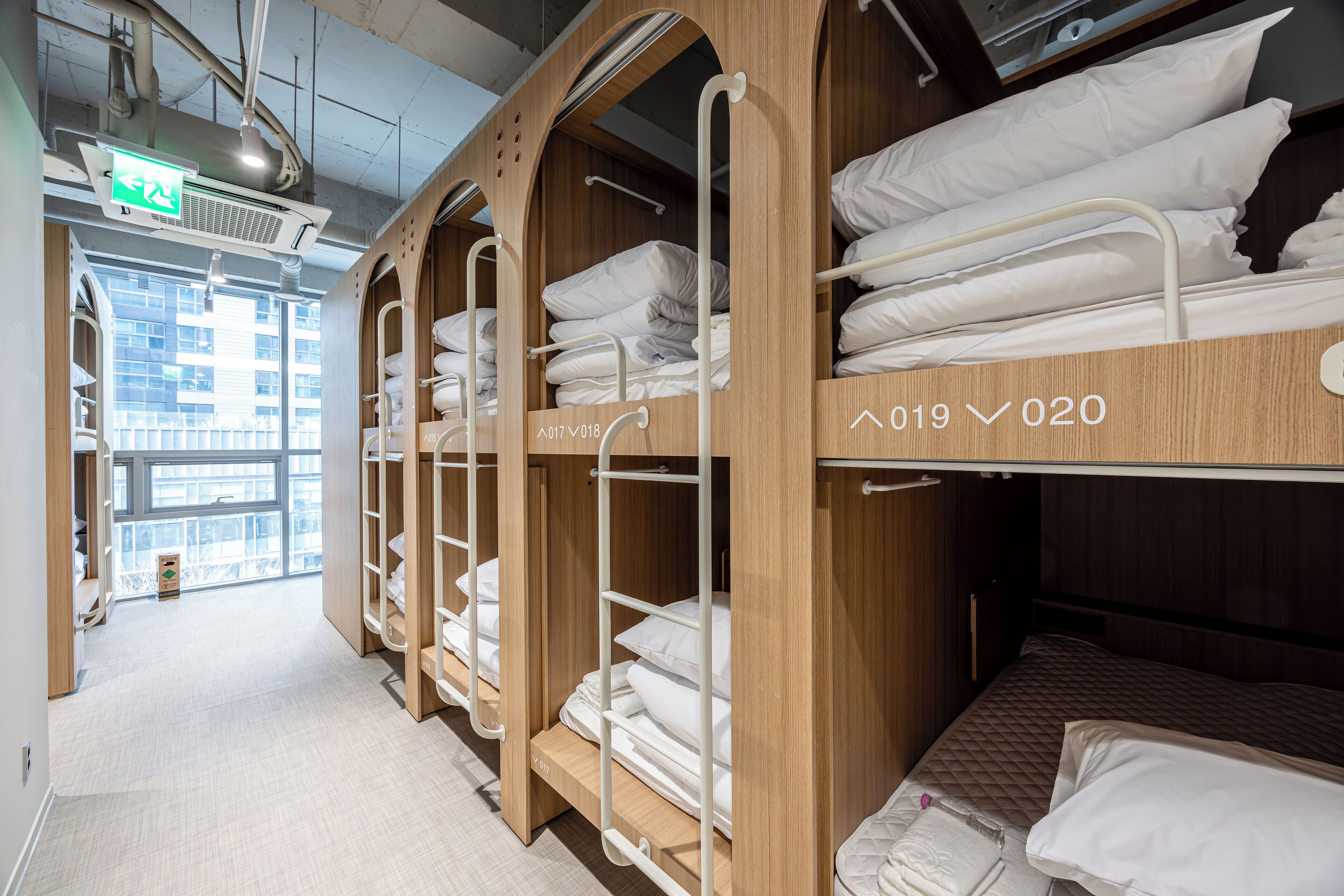 Felles sovesal, kun for kvinner, ikke-røyk | Skrivebord, skrivebord for bærbar PC, wi-fi (inkludert) og sengetøy