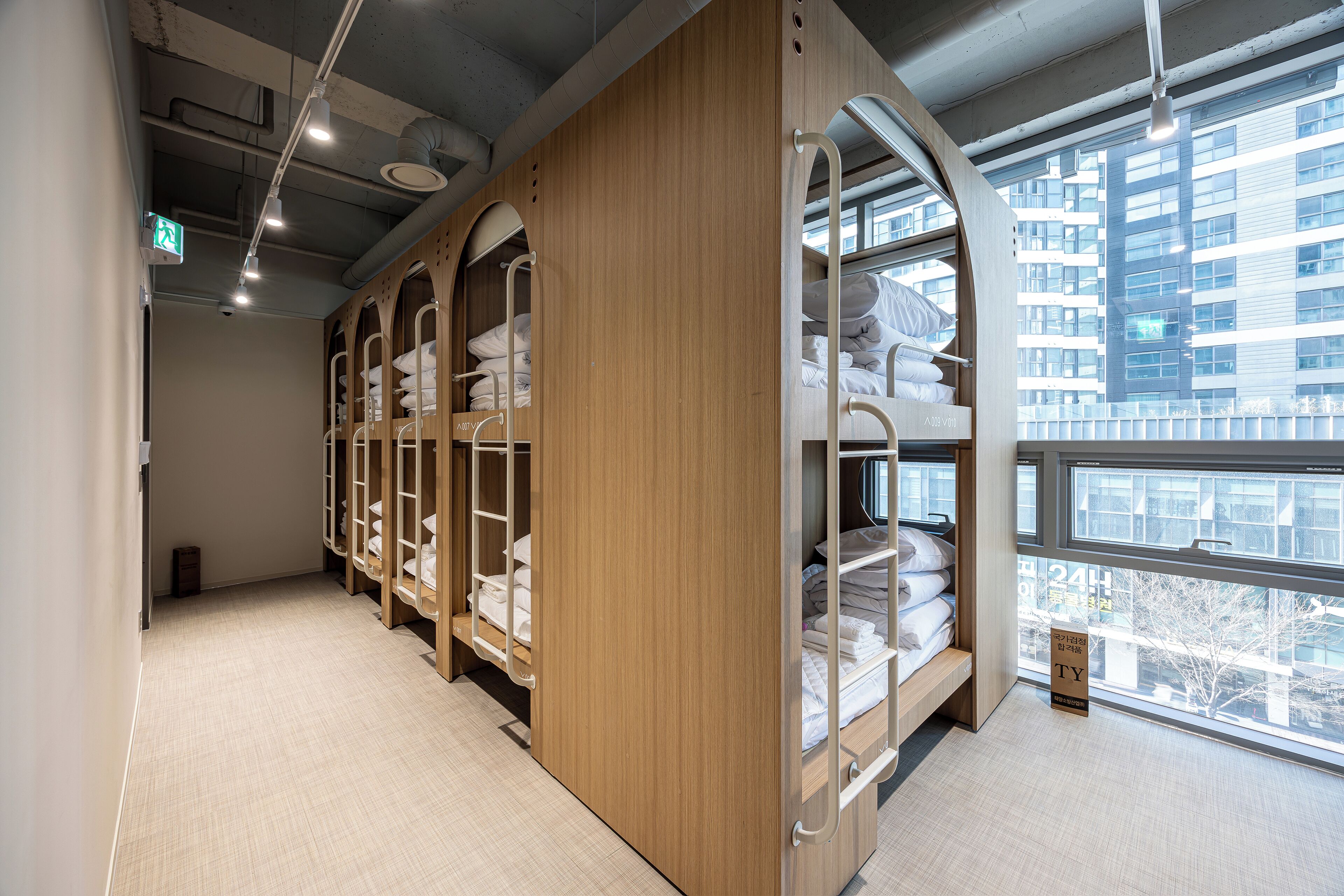 Desk, laptop workspace, free WiFi, bed sheets