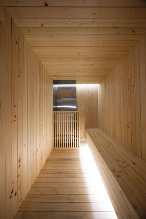 A wooden sauna with a bench and a bench area. - Haeundae Marine Capsule Hotel & Spa (Busan)