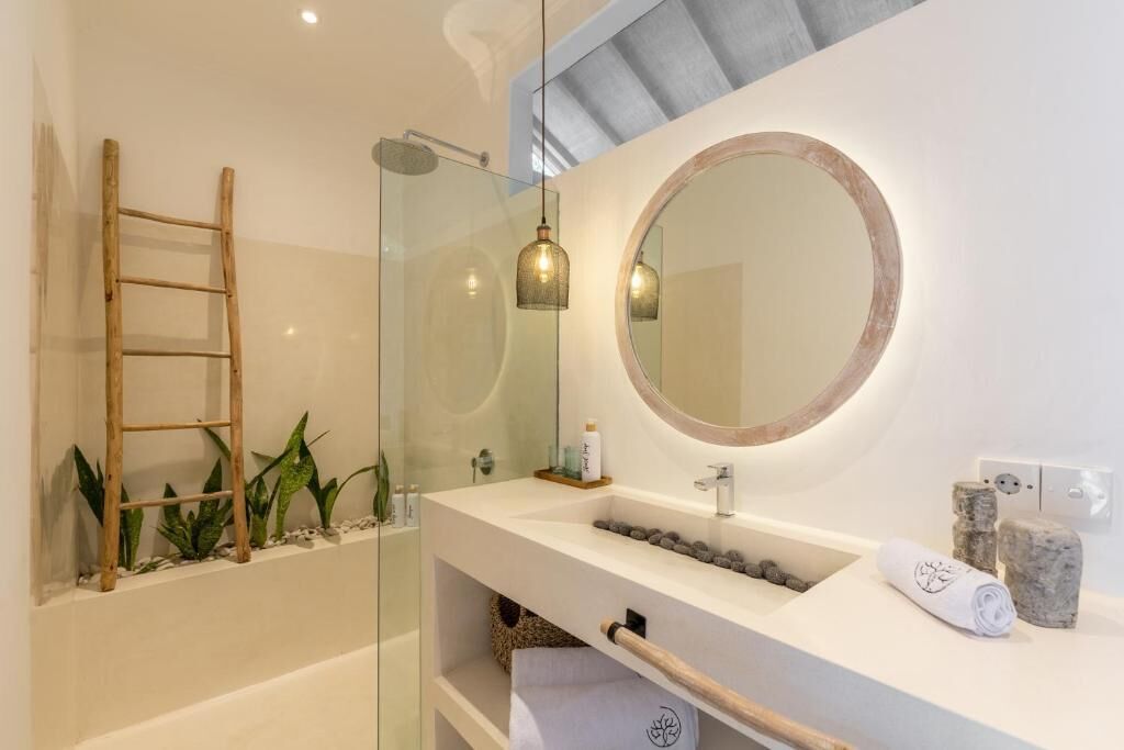 Deluxe Twin Room, Pool View | Bathroom