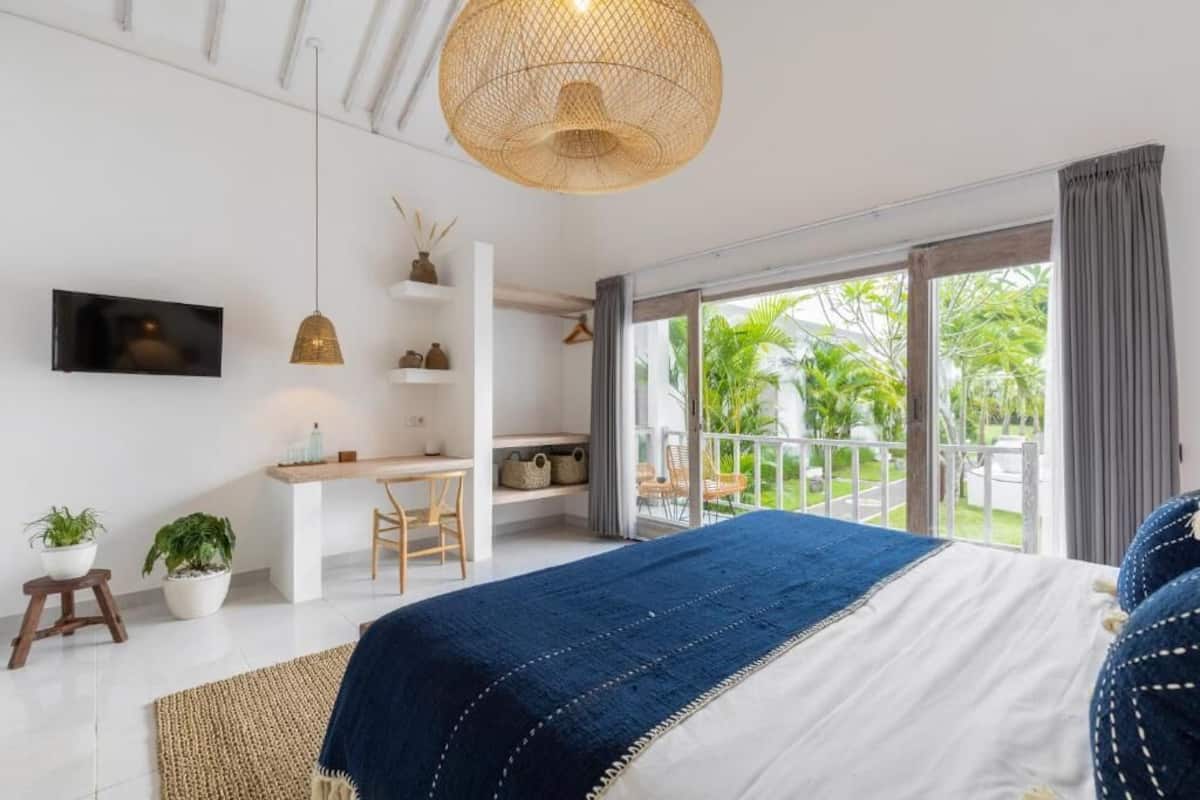 In-room safe, iron/ironing board, free WiFi