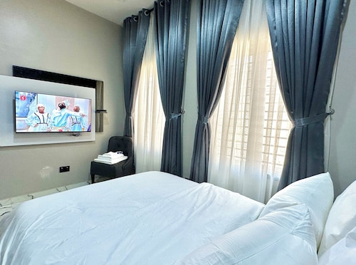2-bedroom Apartment in serene Opic Estate with AC comfort