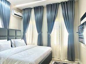 2 bedrooms, iron/ironing board, WiFi, bed sheets - 2-bedroom Apartment in serene Opic Estate with AC comfort (Opic)