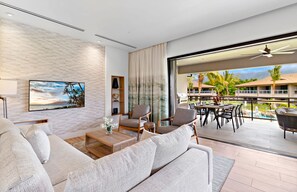 Fernseher, Kamin, Stereoanlage