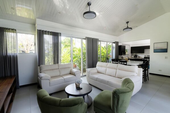 Photo inspiration: Picture Idea: Spacious 3 Bedroom Condo In Beautiful Punta Leona Beach With