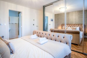 6 slaapkamers, een strijkplank/strijkijzer, wifi, beddengoed