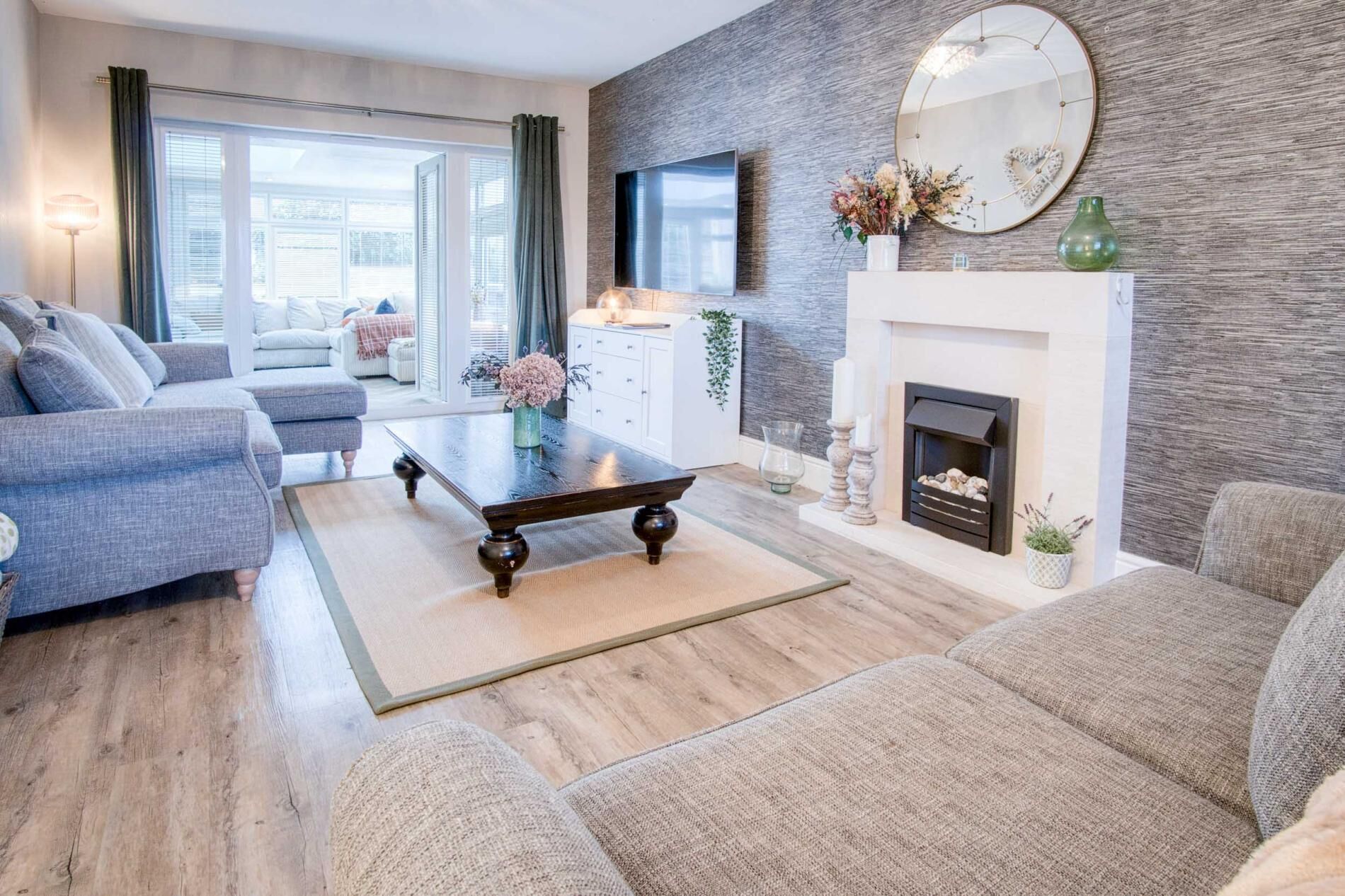 Smart TV, chimenea y tenis de mesa 