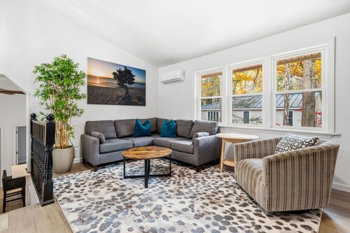 Spacious 4-bedroom house walking distance to York beaches.