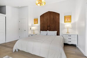 4 bedrooms, desk, iron/ironing board, free WiFi