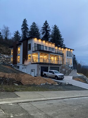 Exterior - Top of Mission living (Mission)