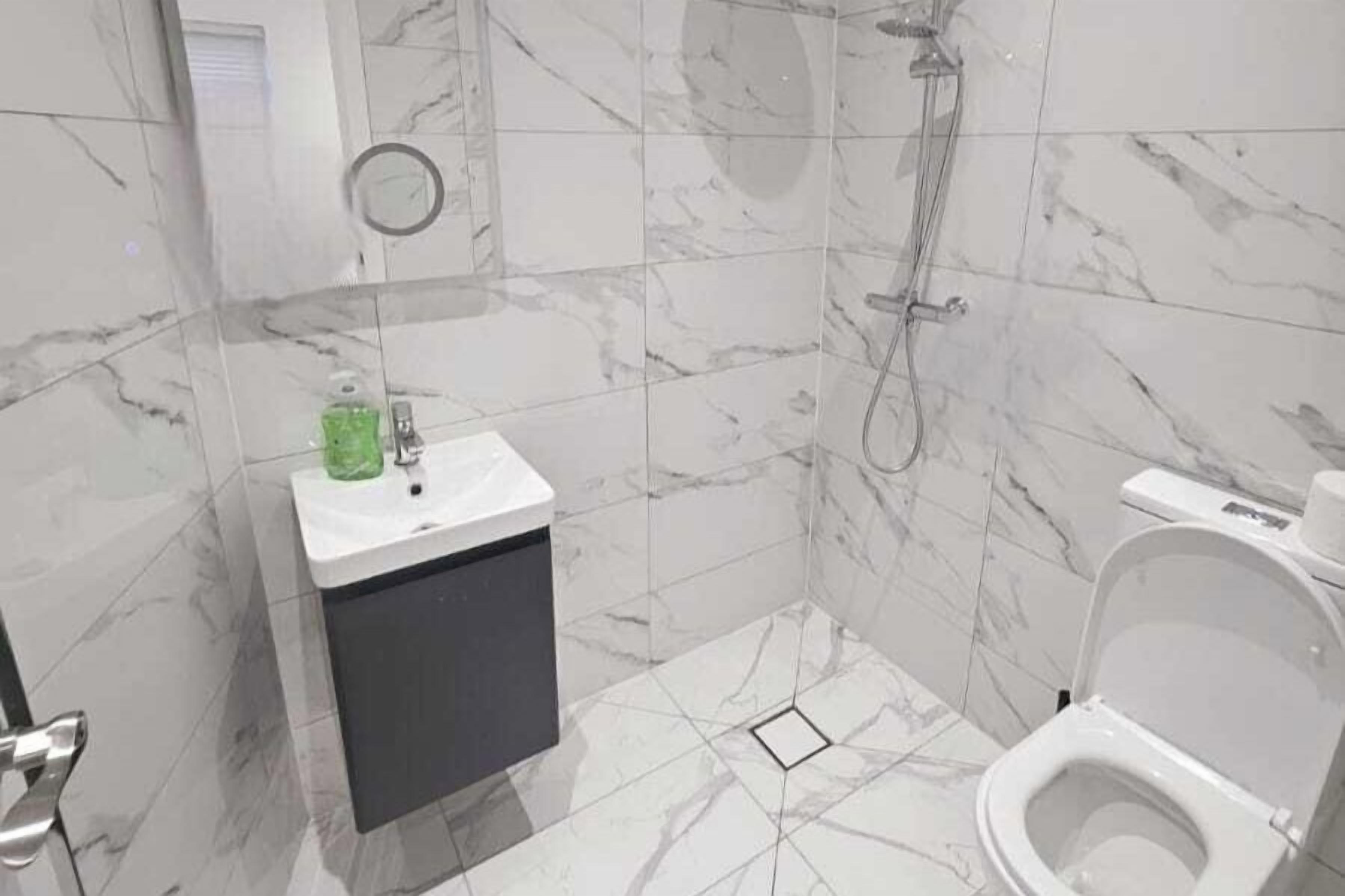 Shower, towels