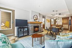 Interior - Contemporary 2BR w/ hot tub and Mountain Views (Dead Man`s Flats)