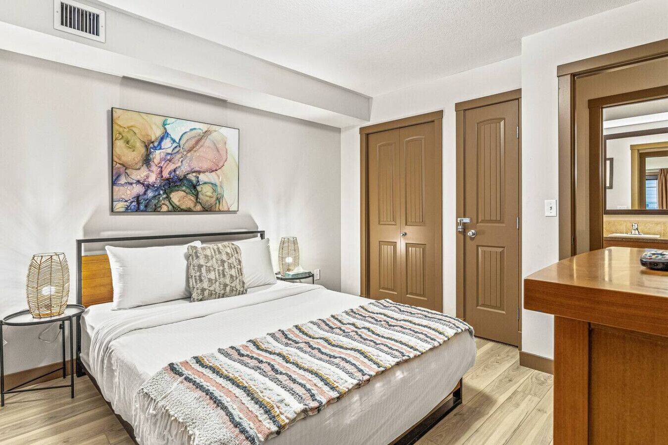 Iron/ironing board, free WiFi, bed sheets